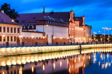 Architektura nad rzeką Odrą Wrocław,Polska. - obrazy, fototapety, plakaty