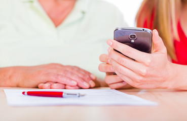 Fototapeta premium How to use the smartphone