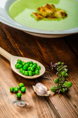 Soup of young peas