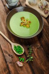 Soup of young peas