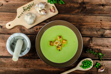 Soup of young peas