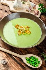 Soup of young peas