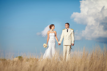 wedding bride groom kiss loving couple marrige