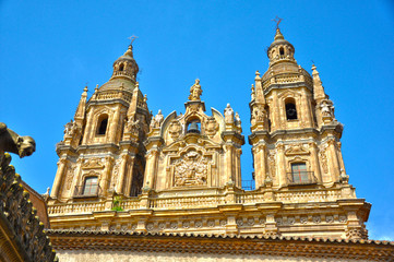 Fototapeta na wymiar Salamanca, fachada de la Clerecía, barroco español