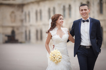 wedding bride groom kissing love couple marrige