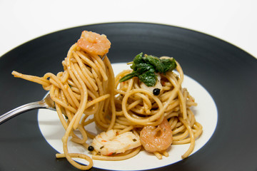 Italian recipe: spaghetti and seafood