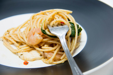 Italian recipe: spaghetti and seafood.