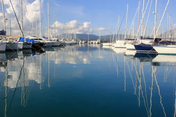 Schilderijen op glas sail yacht and boat reflections in marina harbour © William Richardson