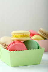 meringa colorata con crema 