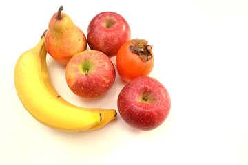 Frisches Obst auf weißem Hintergrund