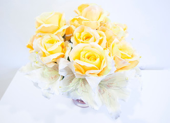 Obraz na płótnie Canvas bouquet of fresh multicolored roses in vase