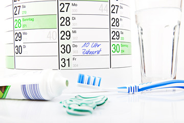 Kalender mit Zahnarzt Termin, Zahnpflege Produkte