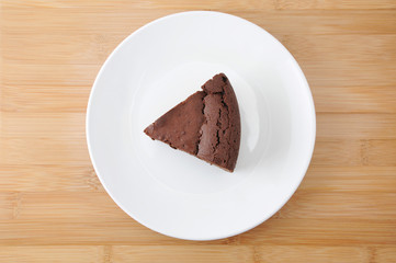 お皿にのせた チョコレート ケーキ ガトー ショコラ テーブル