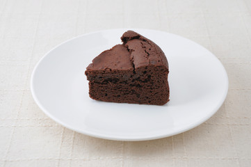 お皿にのせた チョコレート ケーキ ガトー ショコラ テーブルクロス