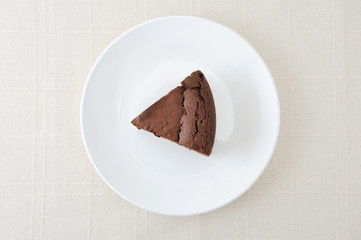 お皿にのせた チョコレート ケーキ ガトー ショコラ テーブルクロス