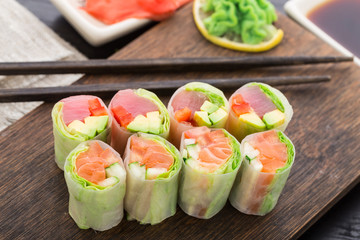 Spring rolls with tuna and salmon