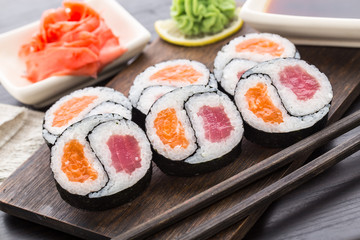 Yin yang futomaki with tuna and salmon