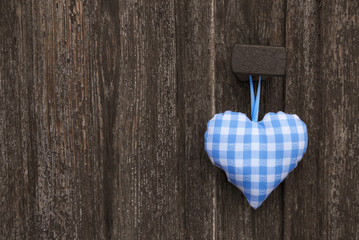 Bayern: Herz in Blau auf Holz Hintergrund zum Oktoberfest