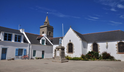 La place de l'église de l'île de Houât