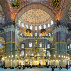 Fototapeta na wymiar Interior of Yeni Mosque in Istanbul, Turkey