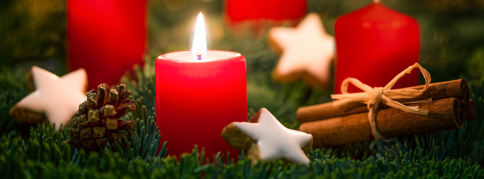 Adventskranz mit Kerzen