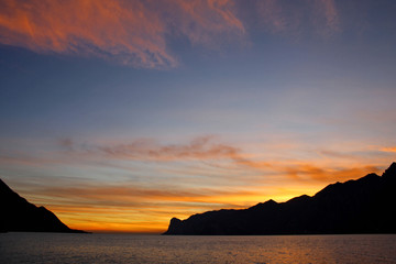 CIELO AL TRAMONTO SUL LAGO DI GARDA