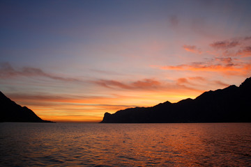TRAMONTO SUL LAGO DI GARDA