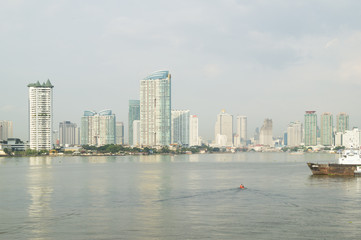 Fototapeta na wymiar buildings, boat and river in Bangkok of Thailand