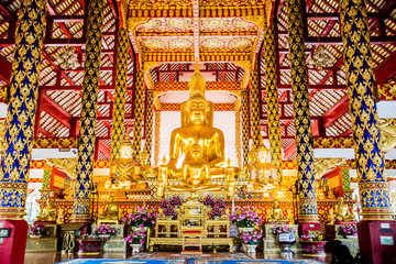 Fototapeta na wymiar buddha statue wat suandok chiangmai Thailand.