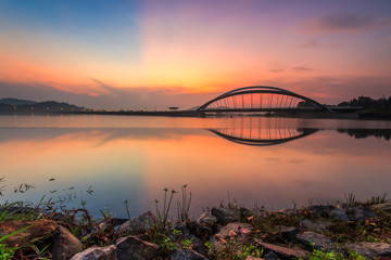 Fototapeta na wymiar Beautiful sunrise at Putrajaya Dam, Putrajaya, Malaysia.