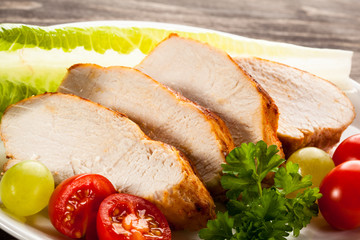 Roast chicken fillet and vegetables