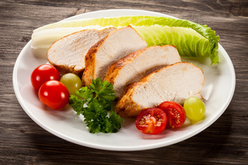 Roast chicken fillet and vegetables