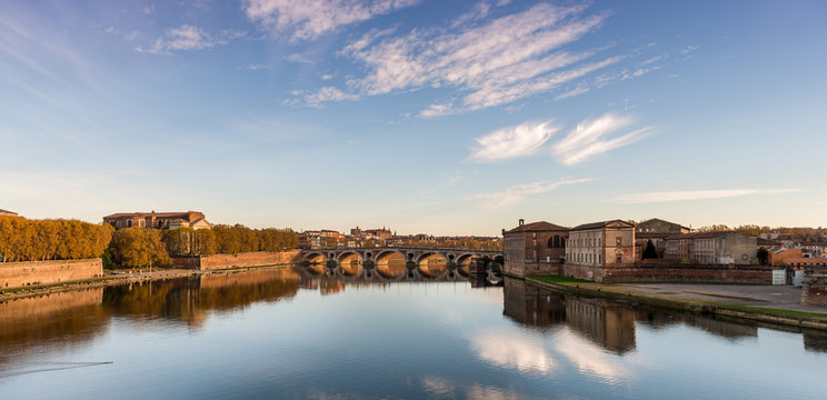 Pont Neuf et l'h&ocirc;tel Dieu sur la Garonne, Toulouse en Haute-Garonne en Occitanie, France