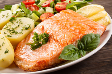 Grilled salmon and vegetables