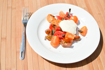 Tomato salad with sour cream sauce