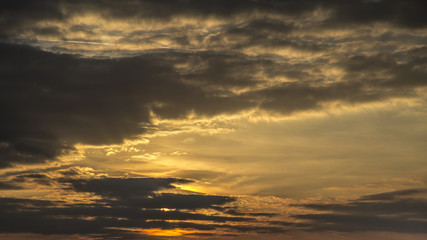 Fototapeta premium Cloudscape w złocie