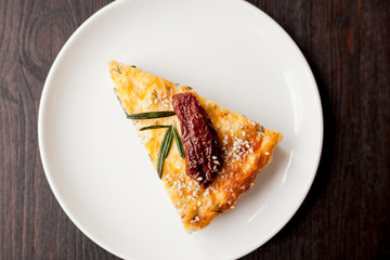 quiche with salmon and sun-dried tomatoes