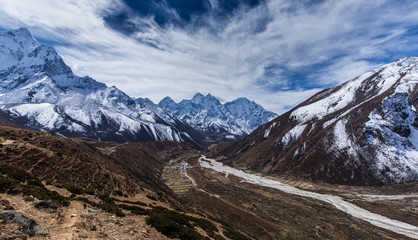 Obraz na płótnie Canvas Beautiful alpine scenery in the Himalayas
