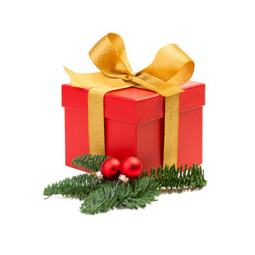 Rotes Weihnachtsgeschenk vor wei&szlig;em Hintergrund