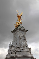 escultura del angel dorado monumento fuente londres buckingham palace 2677-f14