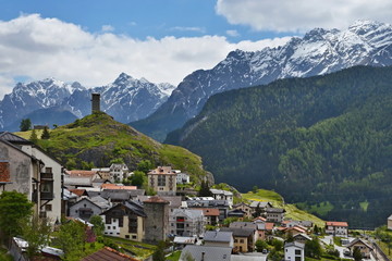 Fototapeta na wymiar Swiss Alps-view on the town Ardez