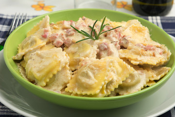 Tortelli panna e speck