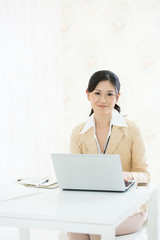 仕事中のビジネスウーマン