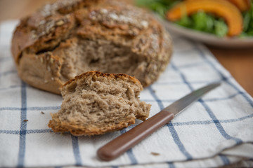 Frisches Vollkornbrot