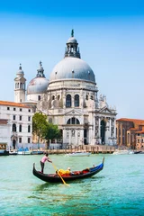 Photo sur Aluminium brossé Venise Gondole sur le Grand Canal avec Santa Maria della Salute, Venise