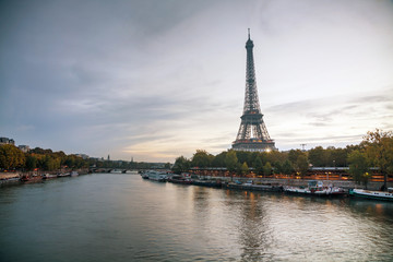 Fototapeta na wymiar Paris cityscape with Eiffel tower