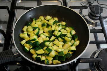 CUBETTI DI ZUCCHINE IN PADELLA