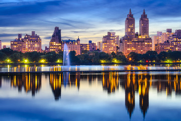 Fototapeta na wymiar New York City Central Park Skyline at the Reservoir
