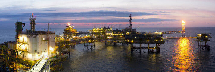 Fototapeta na wymiar An offshore platform at sunset
