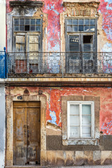 Fototapeta na wymiar Old building facade in Olhao